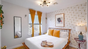 5 bedrooms, in-room safe, iron/ironing board, free WiFi - Spacious Retreat by FQ | Mini-Pool | EV Parking, | Parking | Patio | Laundry | 1GB Wifi | Parkview | (New Orleans)