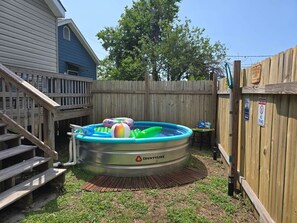Outdoor spa tub - Cute Pool + Porches on Greenway near FQ, Streetcar, Cute & Bright 3BR on Greenway! (New Orleans)