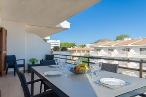 Apartment | Outdoor dining - Great Villa Near Mountains (Alcúdia)