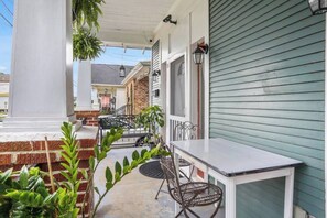 تناول الطعام بالخارج