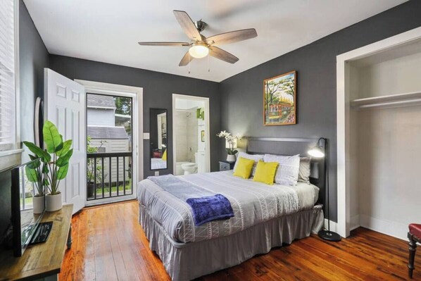 3 عدّة غرف نوم ومكواة/لوح كي وخدمة الإنترنت وملاءات أسرّة