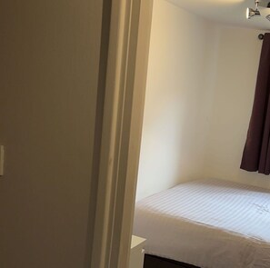 2 bedrooms, iron/ironing board, WiFi - Gables Apartment (Hither Green)