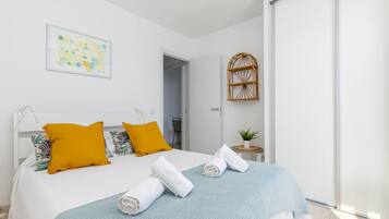 Apartament | 2 dormitoris, planxa i posts de planxar i mobiliari individual