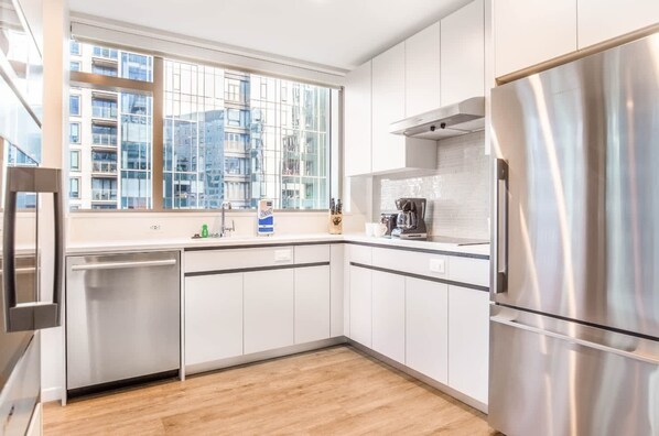 Fridge, microwave, oven, stovetop