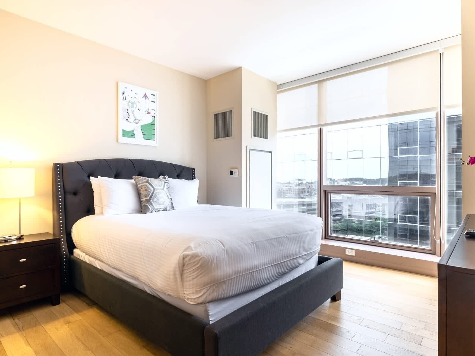 2 dormitorios, escritorio, tabla de planchar con plancha y wifi