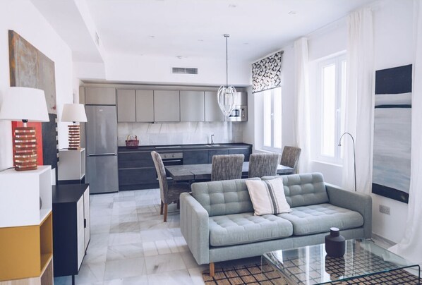 Televisión y oficina 