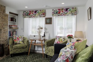 TV - Eastcombe Annexe -  a super house sleeping two guests in Stow-on-the-Wold (Stow-On-The-Wold)