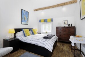 2 bedrooms, internet, bed sheets