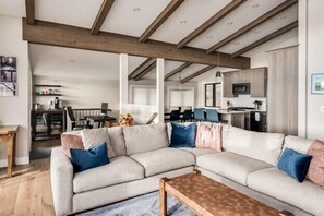 Smart TV - Relaxing Waterfront Escape on Lake Winnipesaukee (Moultonborough)