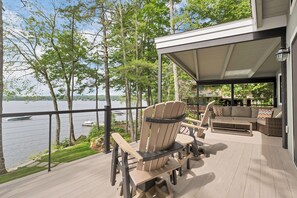 Terrace/patio - Relaxing Waterfront Escape on Lake Winnipesaukee (Moultonborough)