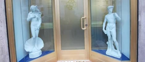 施設の入り口