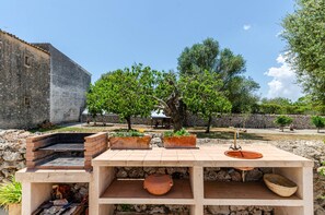 House | Outdoor dining