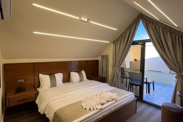 Egyptian cotton sheets, premium bedding, pillowtop beds, minibar