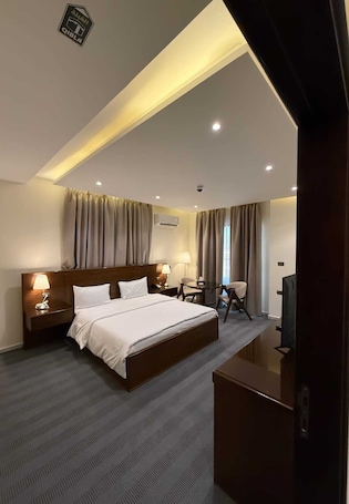3 bedrooms, Egyptian cotton sheets, premium bedding, pillowtop beds