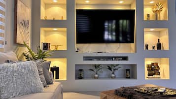 Una Smart TV, libros