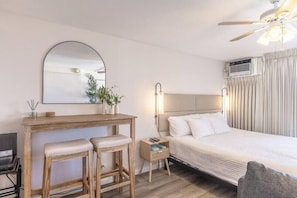 Iron/ironing board, free WiFi, bed sheets - Island Colony Ocean View Studio | Private Lanai (HONOLULU)