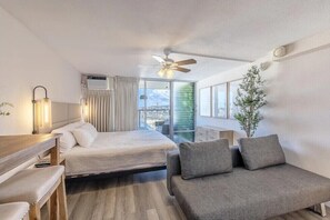 Iron/ironing board, free WiFi, bed sheets - Island Colony Ocean View Studio | Private Lanai (HONOLULU)