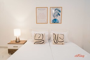 3 bedrooms, desk, iron/ironing board, travel crib