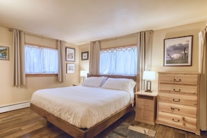 3 chambres, fer et planche à repasser, lit de bébé portatif