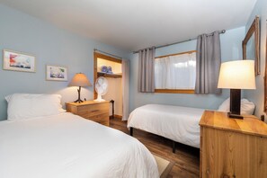 3 quartos, ferros/tábuas de passar roupa, Wi-Fi, roupa de cama