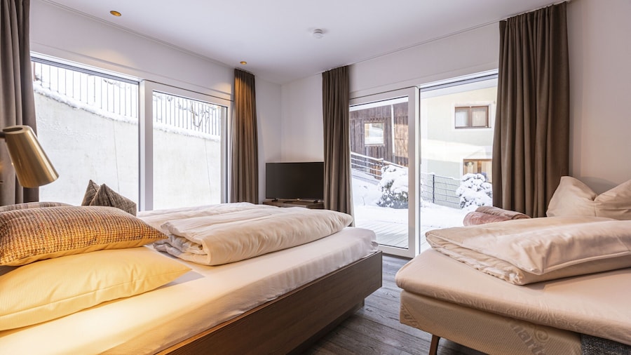 Spacious Apartment With Terrace