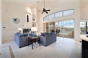 TV, bøker og kontorer