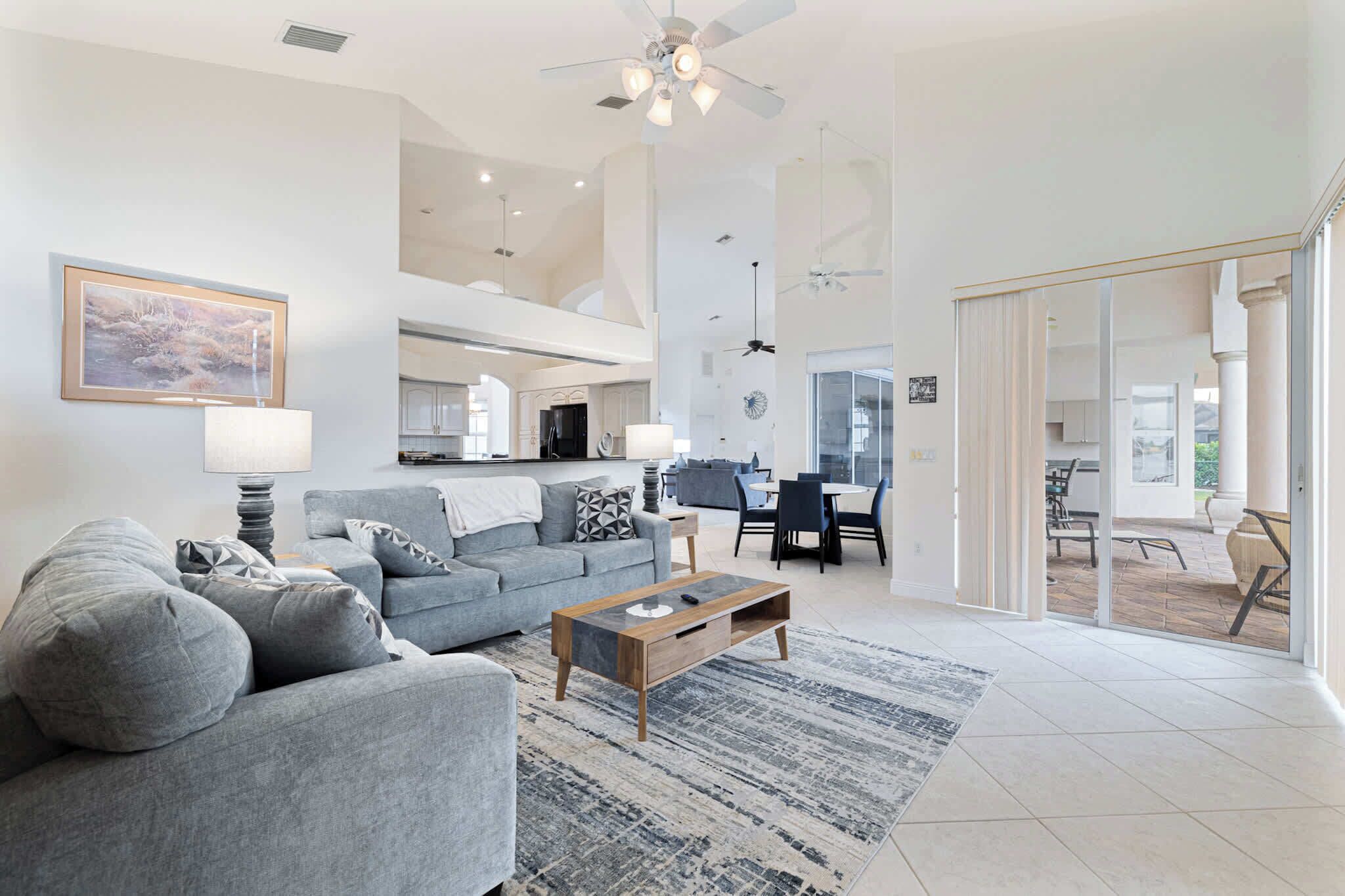 TV, bøker og kontorer