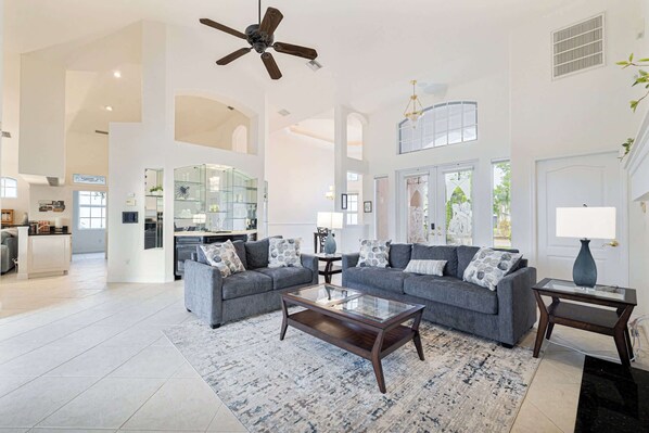 TV, bøker og kontorer