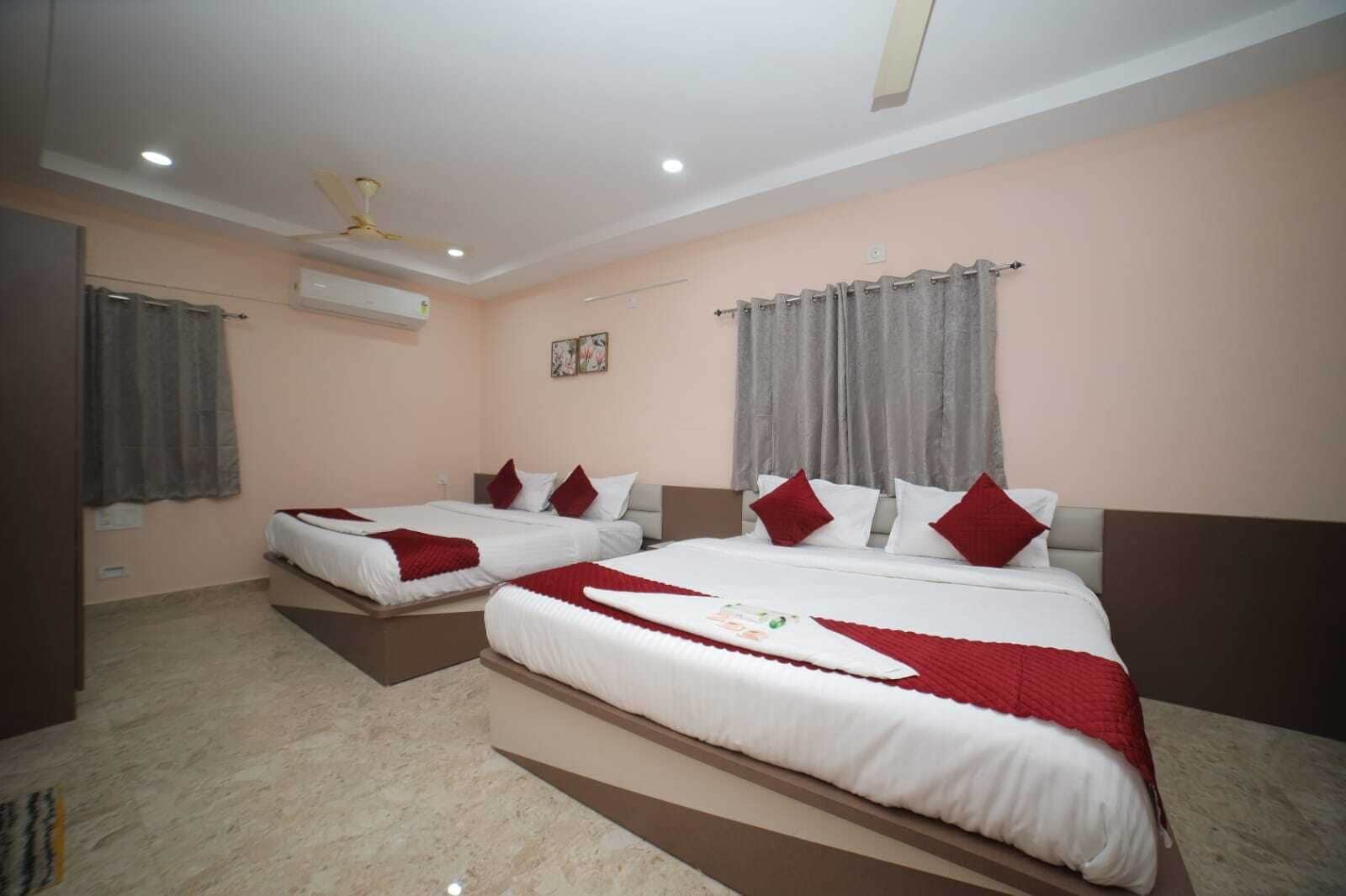 Standard Quadruple Room, City View