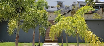 Villa Évasion, Jacuzzi pool and private pontoon