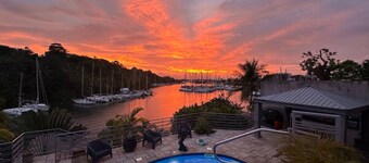 Villa Évasion, Jacuzzi pool and private pontoon