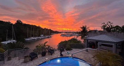 Villa Évasion, Jacuzzi pool and private pontoon