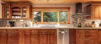 One of a kind 5 bedroom cabin, downtown location,