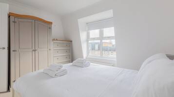 4 bedrooms, Internet, bed sheets