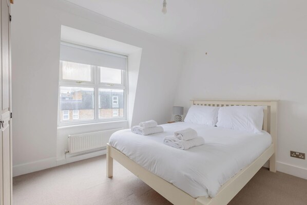 4 bedrooms, Internet, bed sheets