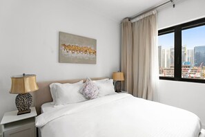 1 habitación, escritorio, tabla de planchar con plancha y wifi