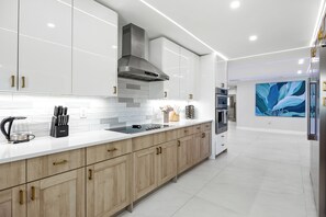 Horno, parrilla de estufa y lavavajillas 