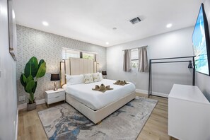 6 habitaciones, tabla de planchar con plancha, wifi y ropa de cama 
