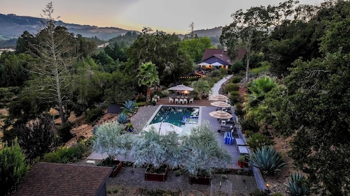 Kenwood Vista by Avantstay 7acres w/ Pool, Fire Pit, Vineyard Views