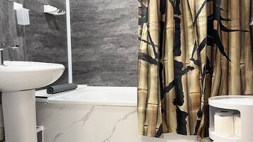 Toallas y papel de baño