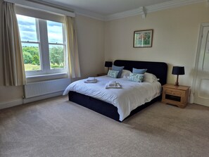 6 bedrooms, iron/ironing board, travel cot, free WiFi