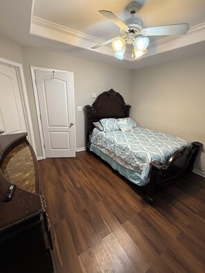 2 bedrooms, iron/ironing board, WiFi, bed sheets