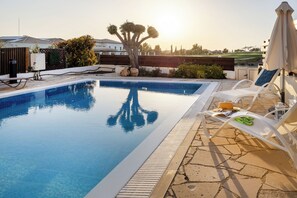 Villa, 2 Schlafzimmer, eigener Pool, Gartenblick | Pool | Außenpool