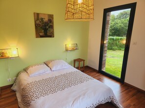 7 عدّة غرف نوم ومكواة/لوح كي وسرير سفر وواي فاي مجانً ا