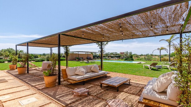 Villa | Terrace/patio - Villa With Furnished Terrace in Campos (Campos)