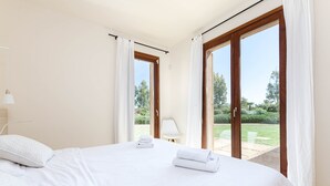 Villa - Villa With Furnished Terrace in Campos (Campos)