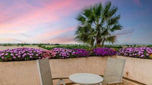 Villa | Outdoor dining - Villa With Furnished Terrace in Campos (Campos)