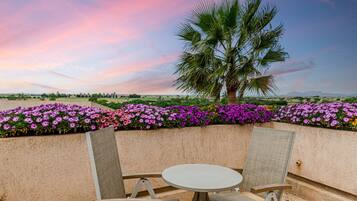 Villa | Outdoor dining