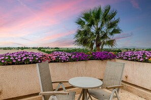 Outdoor dining - Villa With Furnished Terrace in Campos (Campos)