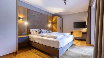 3 bedrooms, individually furnished, bed sheets